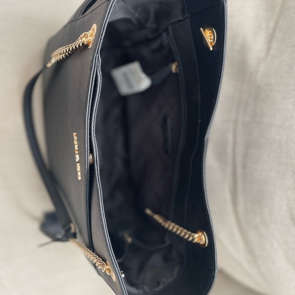 Beautiful Black and Gold Bag and wallet Bundle by Michael Kors - Picture 7 of 10